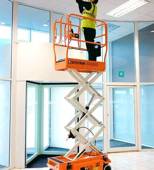 Alquiler de elevador tijera eléctrica de 5 metros